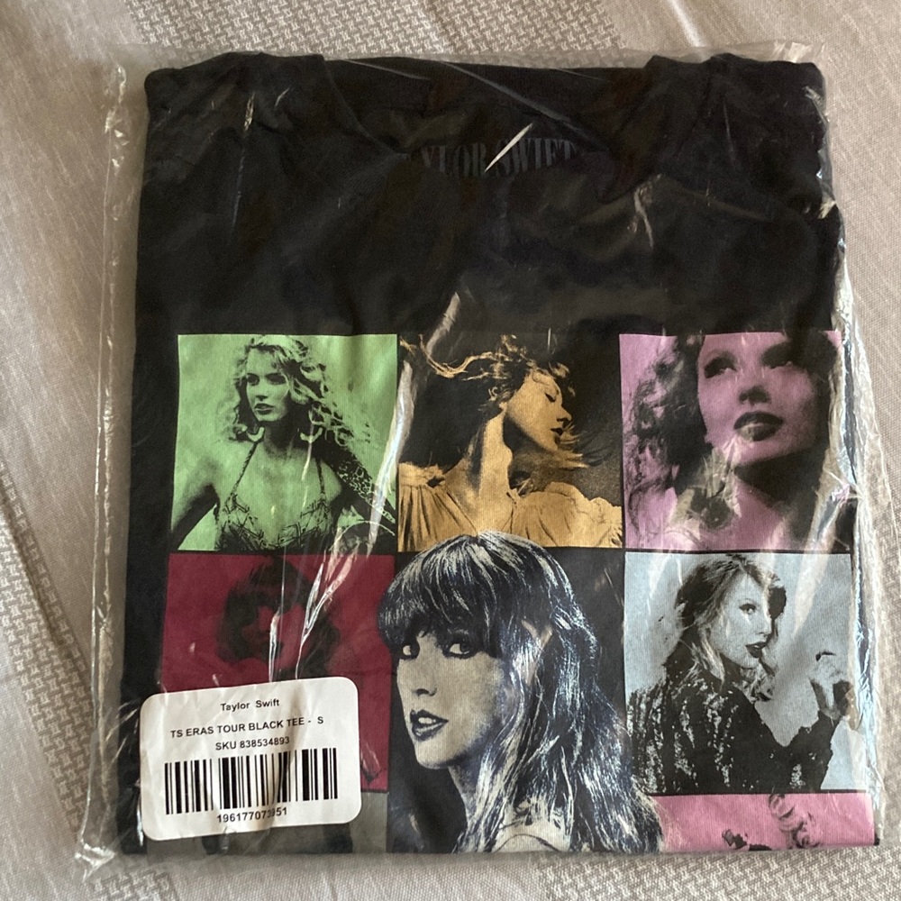 Taylor Swift The Eras Tour Black T-Shirt NWT